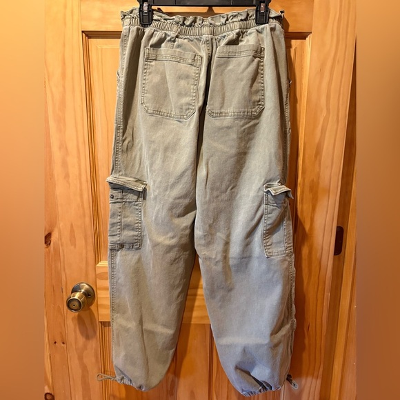 Maurice’s light khaki green cargo pants drawstring hem women’s size M - Picture 3 of 10